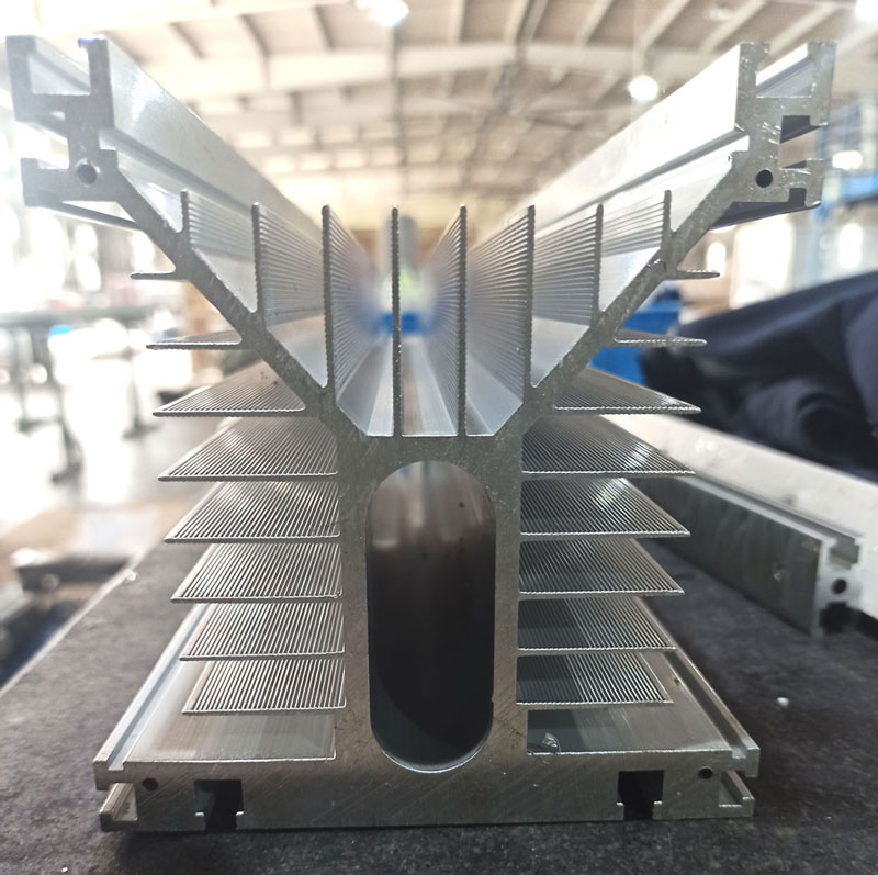 固態(tài)繼電器散熱片半成品