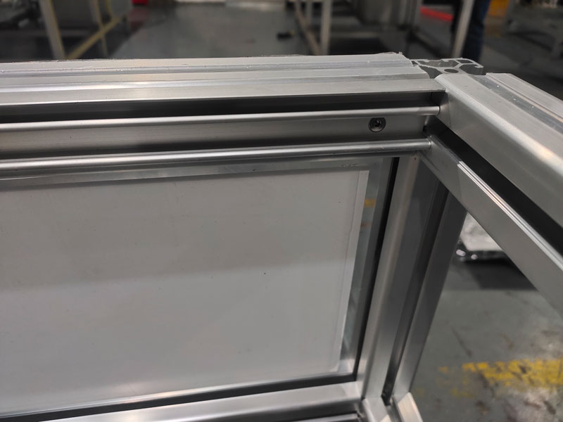 帶滑動(dòng)門(mén)的防塵罩